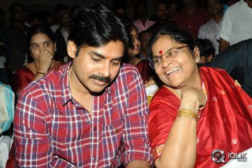 Celebrities With Mothers Exclusive Photos